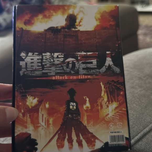 Attack on Titan Box Set - Picture 3 of 9